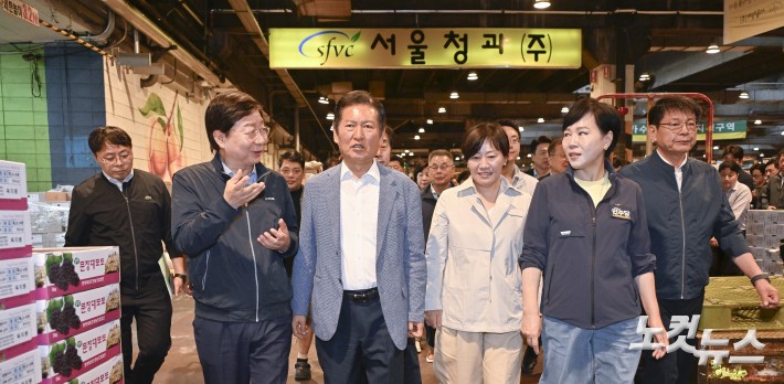 정청래, 추석맞이 물가점검 가락시장 방문