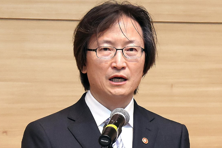 주병기 신임 공정거래위원장이 16일 정부세종청사 공정위에서 열린 취임식에서 취임사를 하고 있다. 연합뉴스