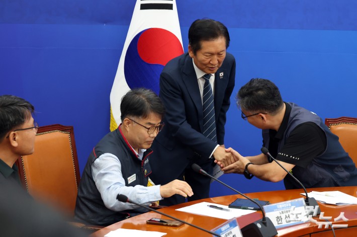 더불어민주당 정청래 대표가 25일 서울 여의도 국회에서 열린 