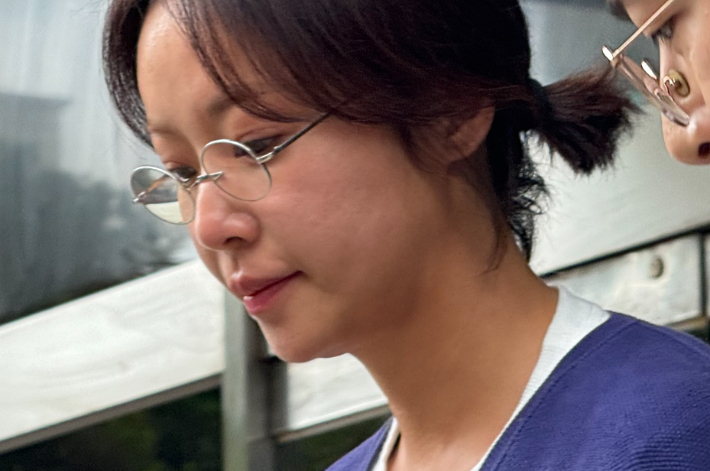 특정경제범죄 가중 처벌 등에 관한 법률 위반(횡령) 혐의로 기소된 배우 황정음이 25일 집행유예를 선고받고 제주지방법원을 나오고 있다. 연합뉴스