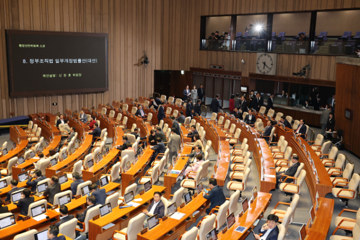 '검찰폐지' 정부조직법, 처리속도 역대 2위…"이게 지금 국회"