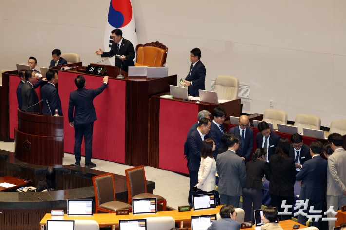 25일 서울 여의도 국회에서 열린 제429회국회(정기회) 제9차 본회의에서 민주유공자 예우에 관한 법률안에 대한 신속처리안건 지정동의의 건