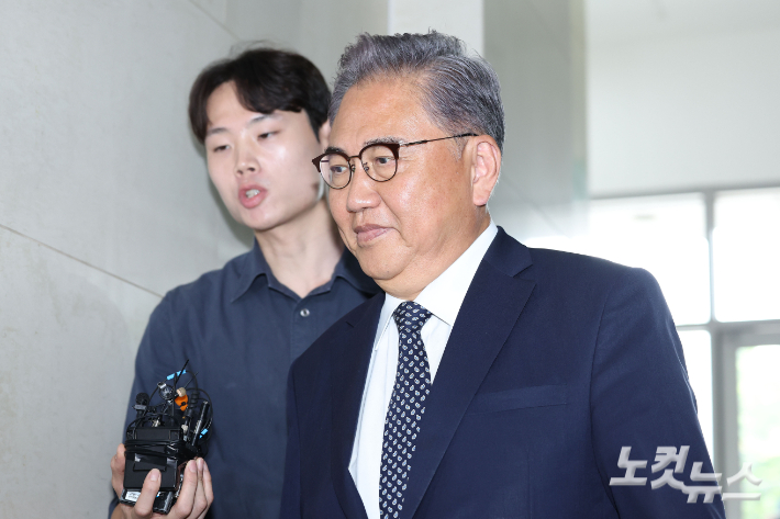 박진 전 외교부 장관이 23일 서울 서초구 이명현 순직해병 특별검사팀 사무실에 이종섭 전 국방부 장관의 '호주대사 도피 의혹'과 관련한 참고인 조사를 받기 위해 출석하고 있다. 류영주 기자