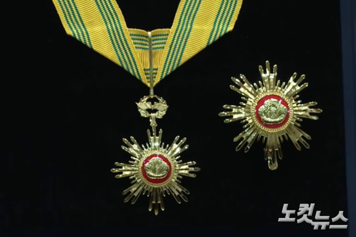 정부를 대표해 훈장을 전달한 문진영 대통령비서실 사회수석은 "신경하 감독님이 살아오신 삶은 한국사회 근대화의 과정이자 우리사회 발전의 모습"이라며 "동시에 신앙의 참다운 자세를 보여주셨다"고 말했다. 이어 "신 감독님의 뜻을 받들어 개인의 삶의 충만과 더불어 사회 발전을 위해서 정부도 최선을 다하겠다"고 말했다. 