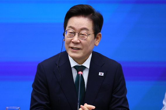 이재명 대통령이 25일(현지시간) 미국 뉴욕 증권거래소에서 열린 한국경제설명회 투자서밋에서 발언하고 있다. 연합뉴스