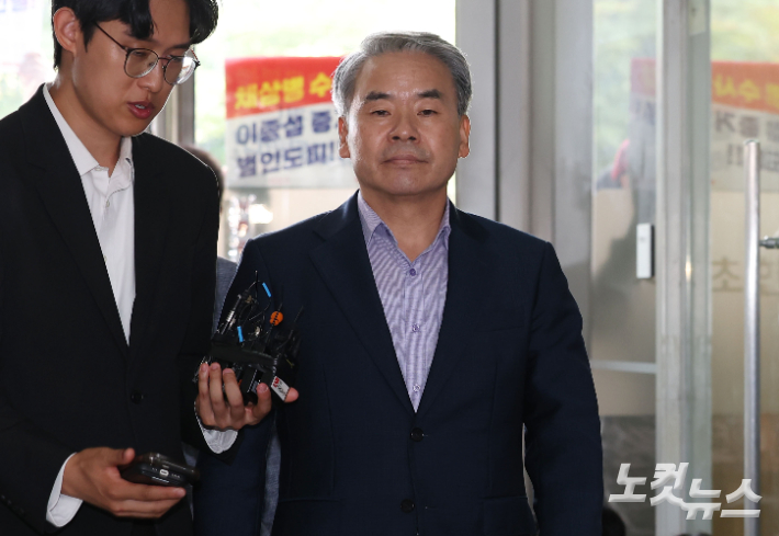 이종섭 전 국방부 장관이 23일 서울 서초구 이명현 순직해병 특별검사팀 사무실에 피의자 신분으로 출석하고 있다. 류영주 기자