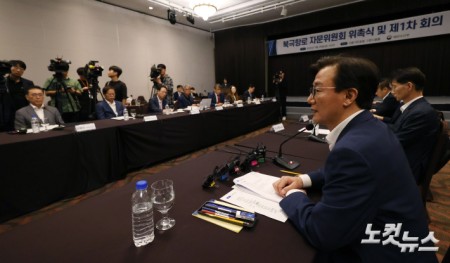 전재수 해양수산부 장관이 26일 서울 마포구 가든호텔에서 열린 북극항로 자문위원회 위촉식 및 제1차 회의에 참석해 모두발언 하고 있다.
