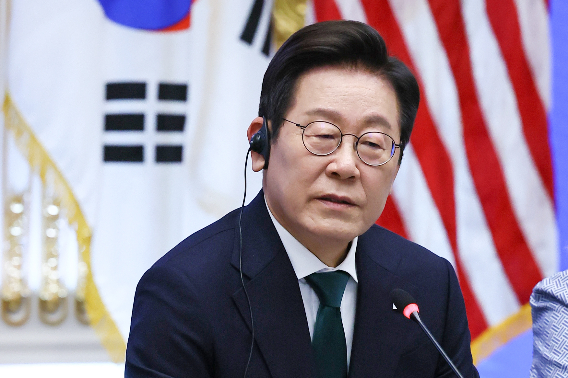 이재명 대통령이 25일(현지시간) 미국 뉴욕 증권거래소에서 열린 한국경제설명회 투자서밋에서 발언하고 있다. 연합뉴스