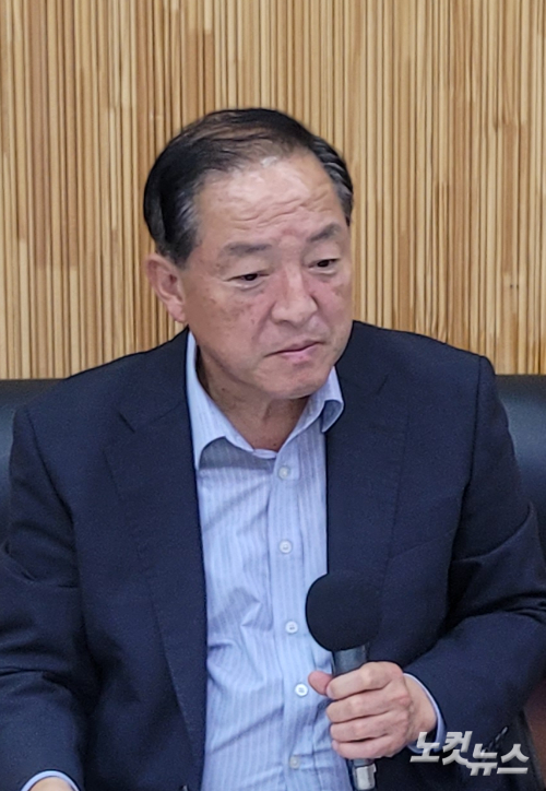 강원CBS.강원영동CBS 시사프로그램 <최진성의 위클리오늘>에 출연한 이병선 속초시장. 전영래 기자