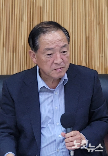 강원CBS.강원영동CBS 시사프로그램 <최진성의 위클리오늘>에 출연한 이병선 속초시장. 전영래 기자