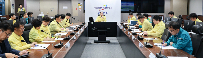 긴급 회의를 주재하는 노홍석 전북자치도 행정부지사. 전북도 제공