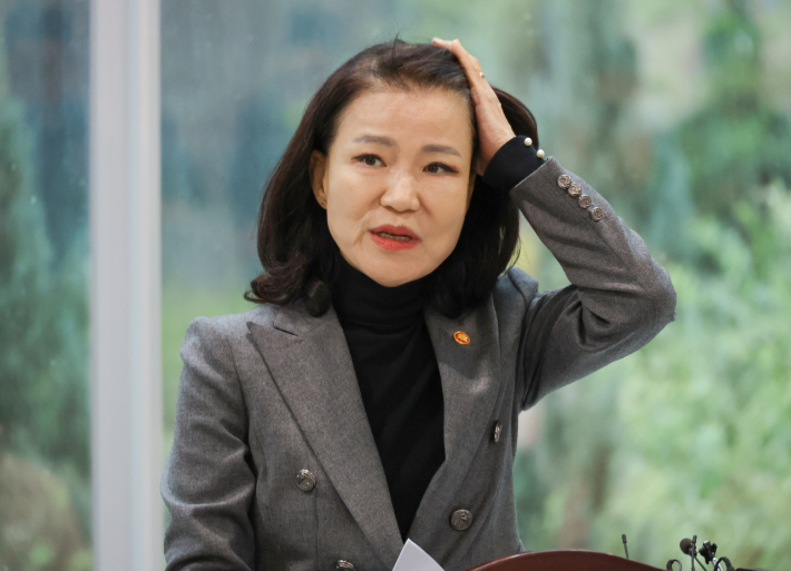 이진숙 방송통신위원회 위원장이 28일 국회 소통관 로비에서 열린 전날 국회 본회의를 통과한 방송미디어통신위원회 설치법 관련 기자회견에 참석해 있다. 연합뉴스