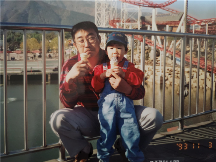 야구선수 故 최동원과 아들 최기호씨. 부산근현대역사관 제공