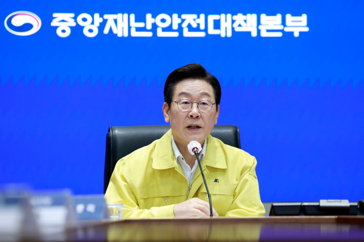 이재명 대통령이 28일 정부서울청사 중앙재난상황실에서 열린 국가정보자원관리원 화재 관련 중앙재난안전대책본부 회의에서 발언하고 있다. 연합뉴스