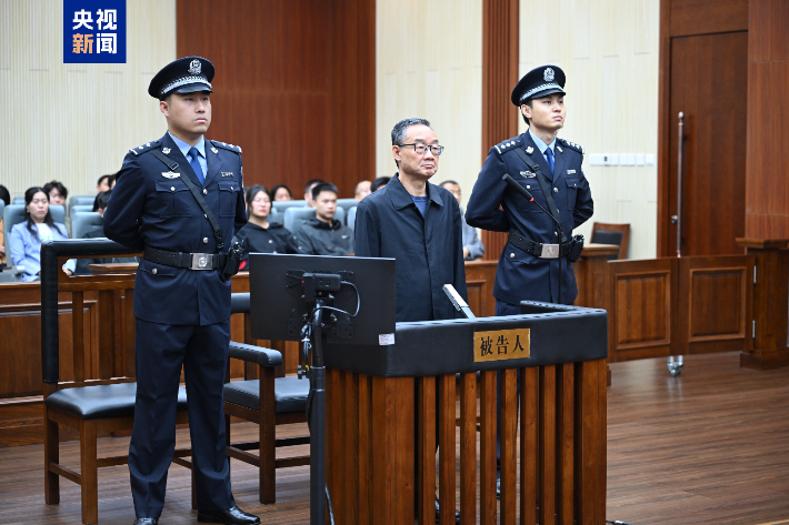 재판을 받고 있는 탕런젠 전 농업농촌부 부장. CCTV 홈페이지 캡처