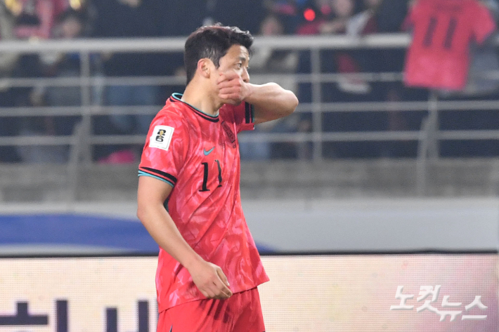 황희찬이 20일 경기도 고양종합운동장에서 열린 2026 국제축구연맹(FIFA) 북중미 월드컵 아시아 지역 3차 예선 대한민국 대 오만 경기에서 선제골을 성공시킨 후 기뻐하고 있다. 류영주 기자