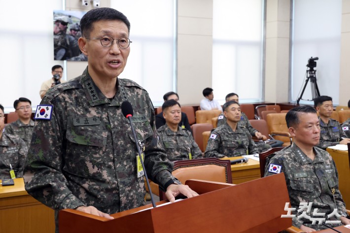 김규하 육군참모총장이 29일 서울 여의도 국회에서 열린 국방위원회 전체회의에서 현안보고를 하고 있다.