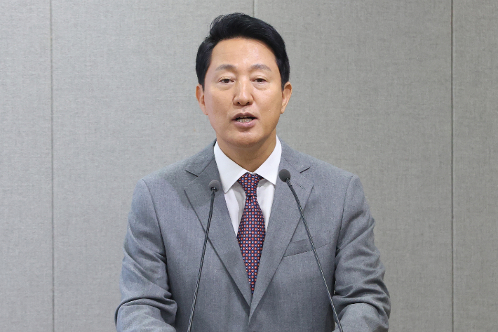 오세훈 서울시장이 29일 서울시청 브리핑룸에서 발표하고 있다. 연합뉴스
