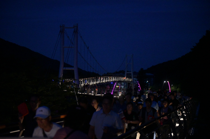 설약향기로 야간 조명. 속초시 제공