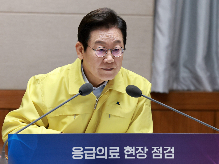 이재명 대통령이 29일 서울 중구 국립중앙의료원에서 열린 응급의료현장 간담회에서 발언하고 있다. 연합뉴스