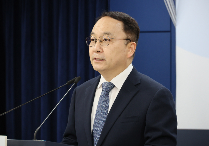 구병삼 통일부 대변인이 29일 서울 종로구 정부서울청사에서 정례브리핑을 하고 있다. 연합뉴스