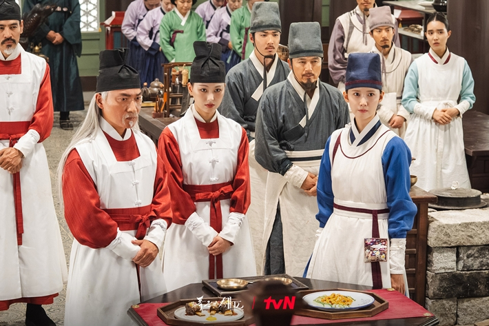 명나라 사신단과의 경합은 드라마에서 가장 크고 중요한 경합으로 그려졌다. tvN 제공