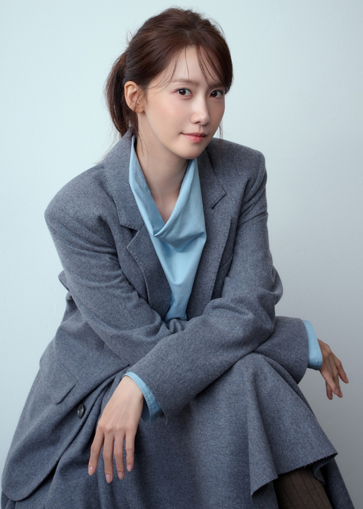 임윤아는 2025년에 살다가 하루 아침에 조선 시대로 떨어지게 된 연지영 역을 연기하면서 현대어를 거의 그대로 썼다. SM엔터테인먼트 제공