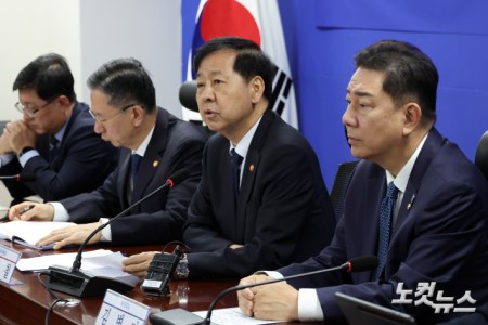 구윤철 경제부총리 겸 기획재정부 장관이 30일 서울 여의도 의원회관에서 열린 경제형벌 민사책임 합리화TF 당정협의에서 발언을 하고 있다.