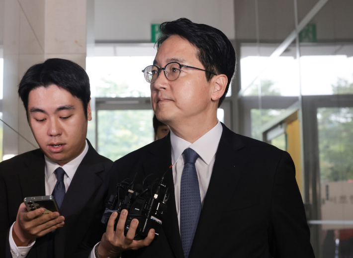 심우정 전 검찰총장이 30일 이종섭 전 국방부 장관 호주 도피 의혹과 관련된 조사를 받기 위해 서울 서초구 순직해병특검팀에 피의자 신분으로 출석하고 있다. 연합뉴스