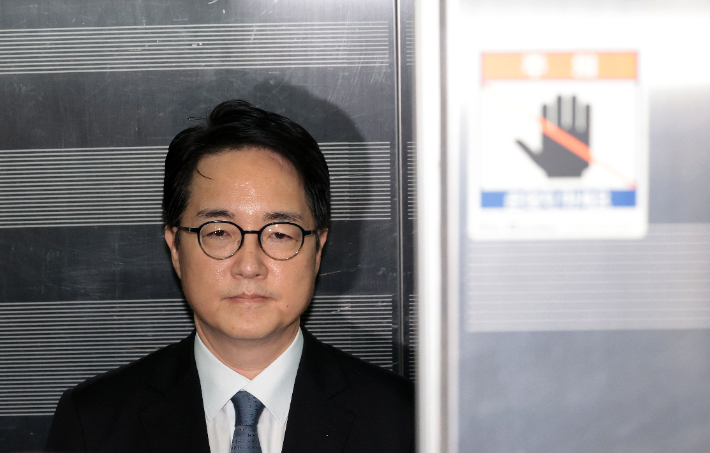 심우정 전 검찰총장이 30일 이종섭 전 국방부 장관 호주 도피 의혹과 관련된 조사를 받기 위해 서울 서초구 순직해병특검팀에 피의자 신분으로 출석하고 있다. 연합뉴스