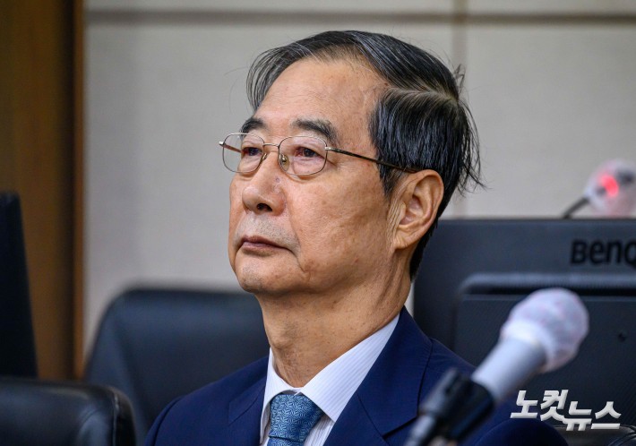 피고인석에 앉은 한덕수 전 총리