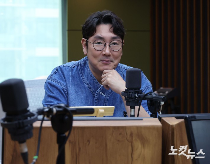 ‘최강희의 영화음악’ 스페셜 DJ 맡은 배우 조진웅