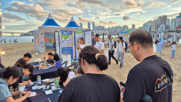 부산 광안리 해변 일원에서 열린 '경북으로 놀러 ON(온)나!' 로드마케팅 행사. 경주시 제공