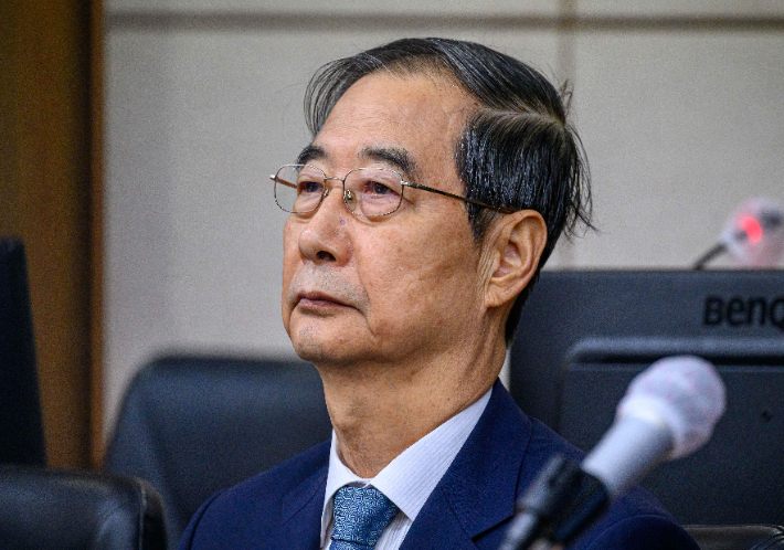 한덕수 전 국무총리가 30일 서울 서초구 서울중앙지법에서 열린 내란 우두머리 방조 및 위증 등 혐의로 재판에 피고인으로 출석해 있다. 연합뉴스