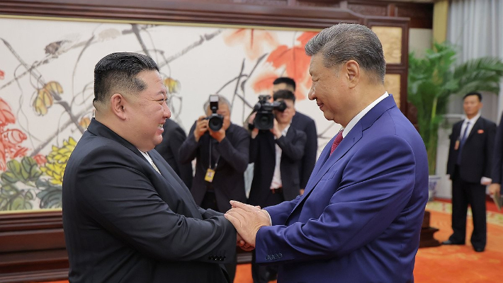 전승절 80주년 열병식 참석을 위해 중국을 방문한 김정은 북한 국무위원장이 지난 4일 오후 시진핑 중국 국가주석과 양자회담을 개최했다고 조선중앙통신이 5일 이에 대해 보도했다. 연합뉴스