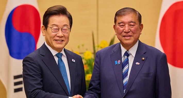 지난달 24일 일본서 만난 이재명 대통령(왼쪽)과 이시바 시게루 일본 총리. 연합뉴스