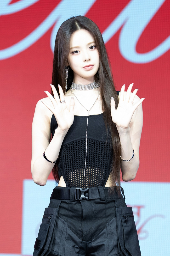 이즈나 방지민. 웨이크원 제공 