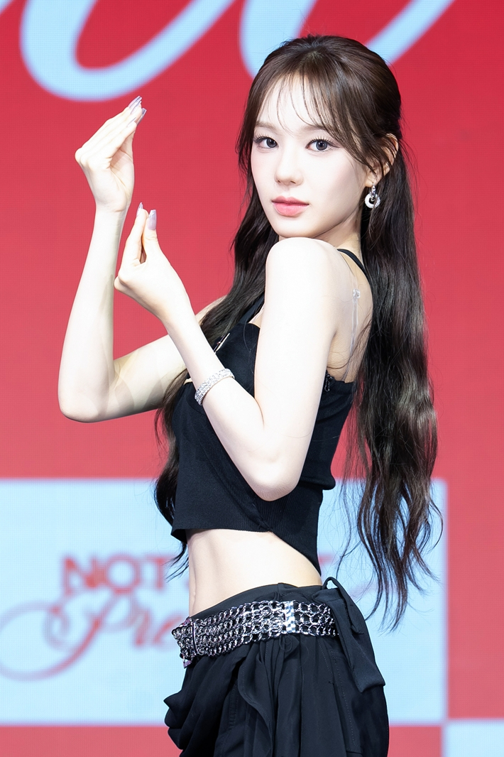 이즈나 유사랑. 웨이크원 제공 