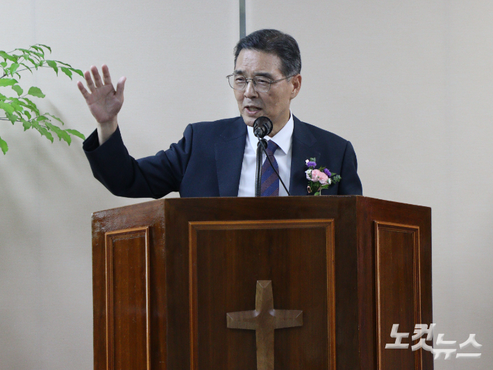 제24대 김인규 대표 취임 감사예배에서 말씀을 전하고 있는 연제국 목사. 임성민 기자