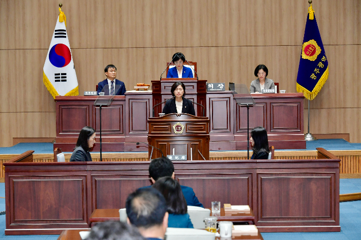 최지현 광주시의원 본회의 질의 모습. 광주시의회 제공