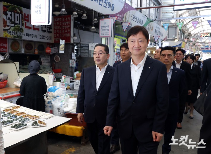 금감원장, 추석 앞두고 전통시장 방문