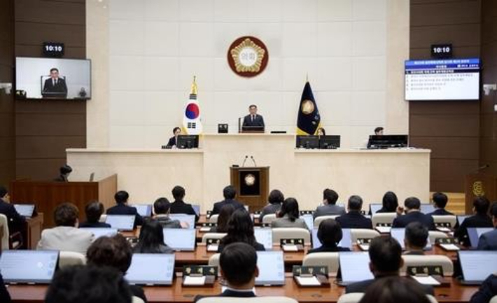 김운봉 전 부의장 제명안 처리한 용인시의회. 연합뉴스