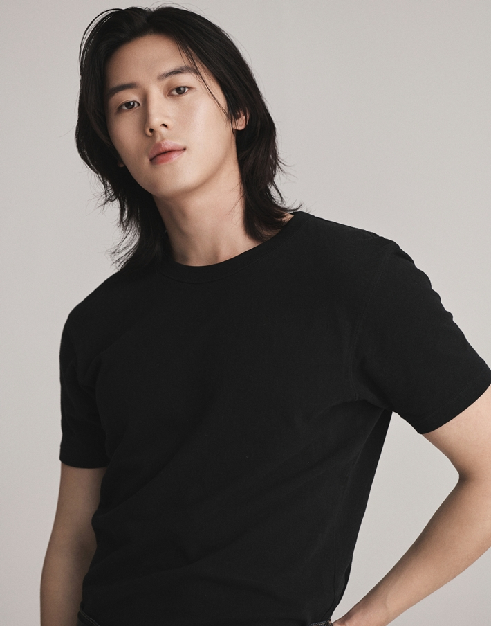 지난달 30일 오전, 서울 강남구의 한 카페에서 CBS노컷뉴스와 만난 배우 이주안. YY엔터테인먼트 제공