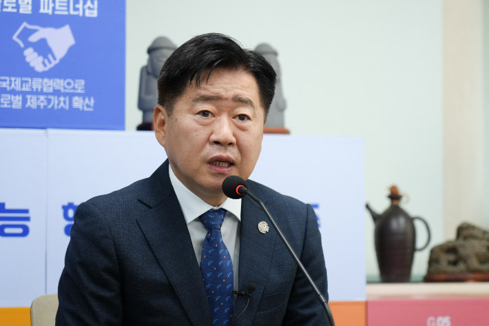 오영훈 제주지사가 2일 도청 소통회의실에서 기자간담회를 하고 있다. 제주도 제공