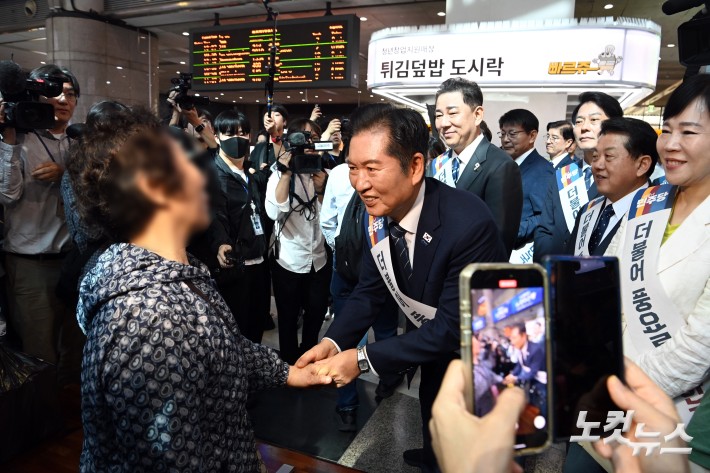 추석 귀성인사 나선 민주당