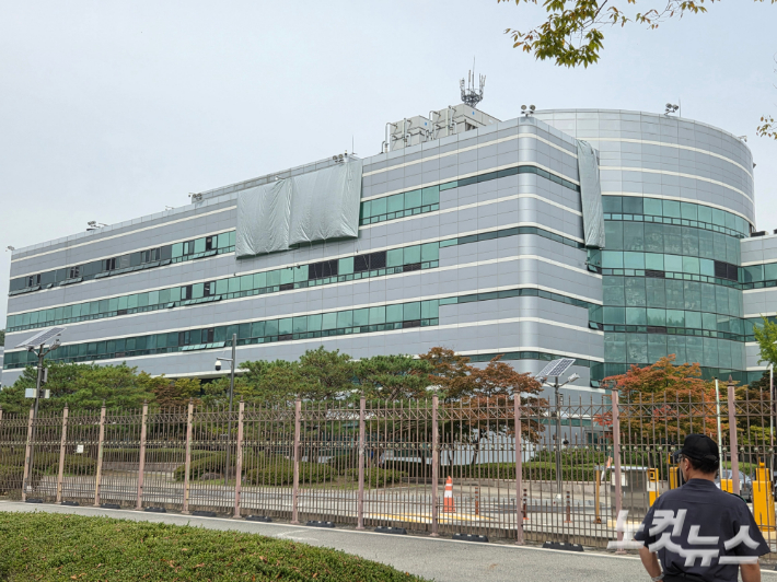 2일 오전 압수수색이 진행 중인 대전 유성구 화암동 국가정보자원관리원 모습. 박우경 기자