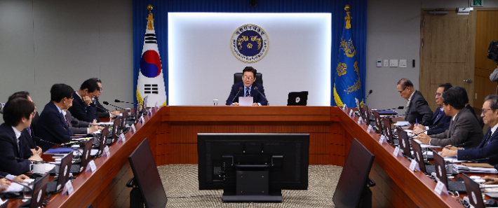 이재명 대통령이 2일 용산 대통령실에서 수석보좌관회의를 주재하고 있다. 연합뉴스