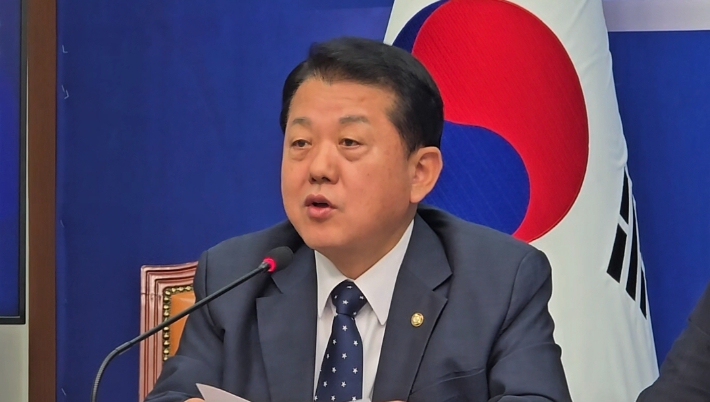 더불어민주당 김병주 최고위원이 2일 오전 국회 본청 당대표 회의실에서 열린 제166차 최고위원회의에서 모두발언하고 있다. 김병주 의원실 제공