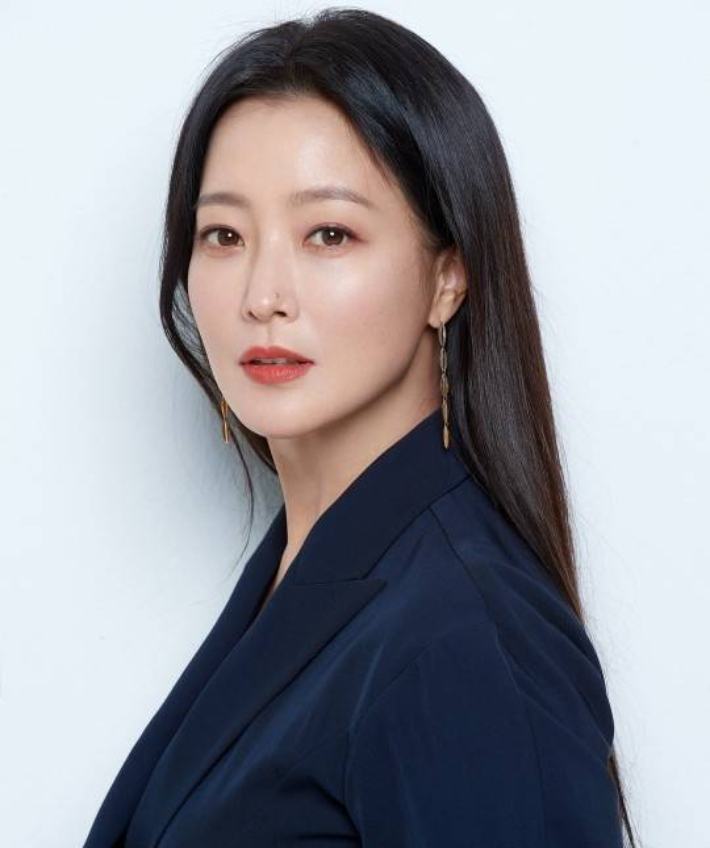 배우 김희선. 힌지엔터테인먼트 제공