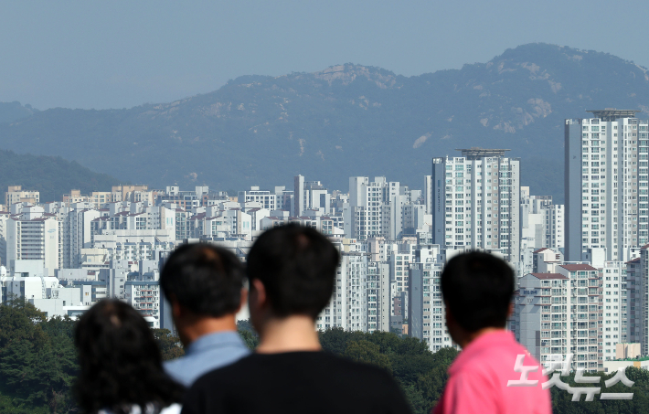 서울 마포구 하늘공원에서 바라본 아파트 모습. 황진환 기자